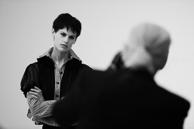 [chanel-cruise-2011-12-press-kit-making-of[10].jpg]