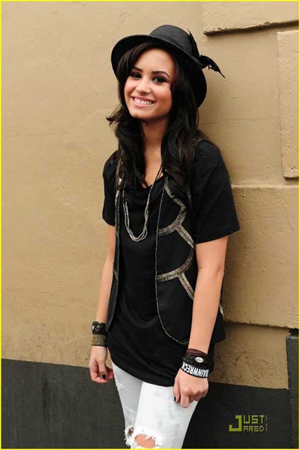 demi-cris-brown-2