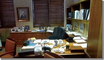 Warren Buffets Desk