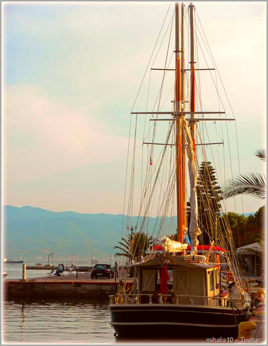 mihalis10 – Tiwitter …..Ωραίο ξύλινο σκαρί,λιμάνι Χαλκίδας