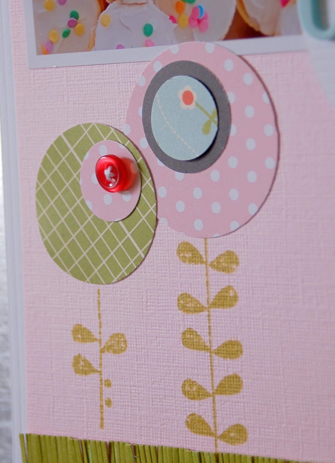 [se_circles_flowersborderandstitched_detail1[2].jpg]
