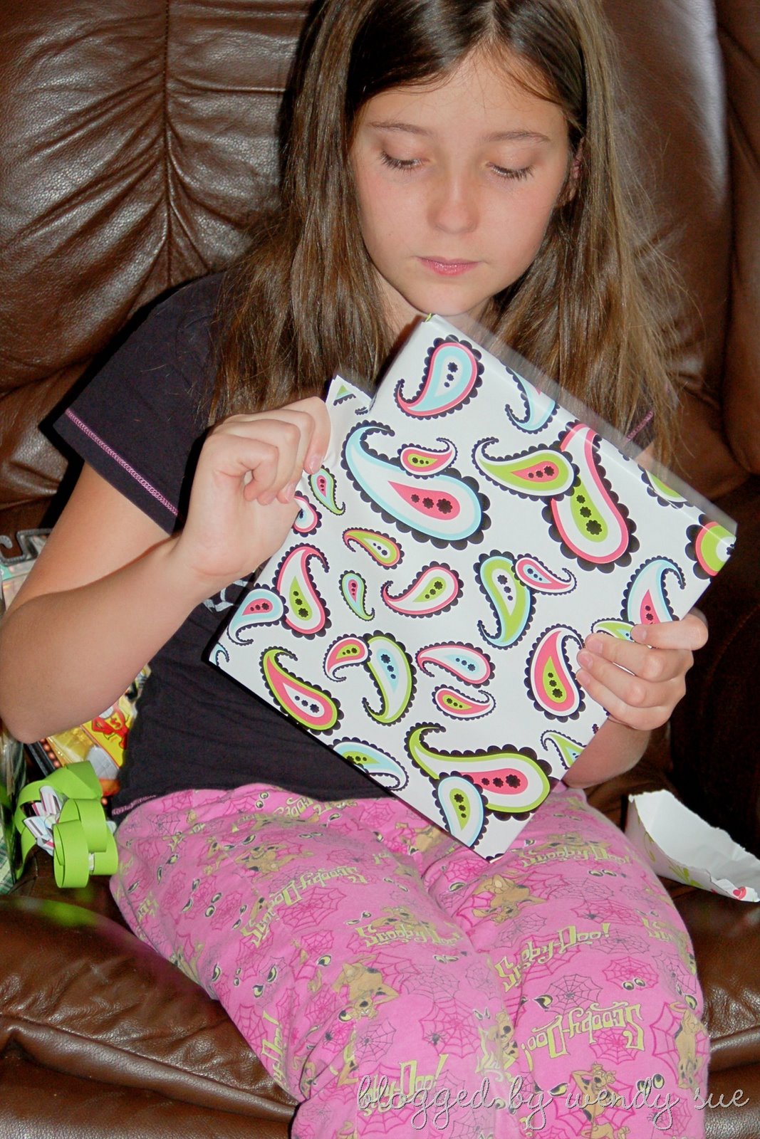 [061709_meagan_presents4[7].jpg]