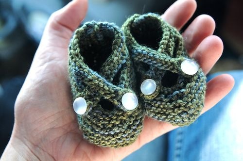 [knitted booties[3].jpg]