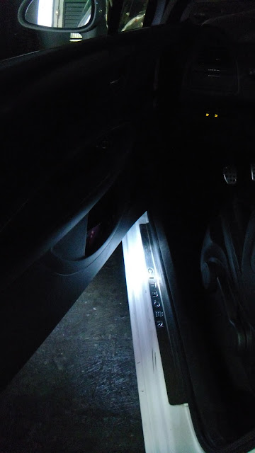 Citroen C4 c4atreros foro luz led bajo puerta w5w