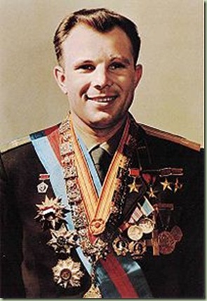 200px-Yuri_Gagarin_official_portrait