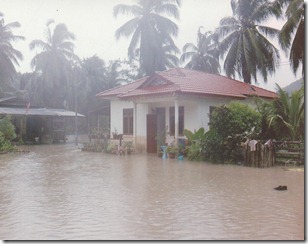 rumah jkkk banjir 001