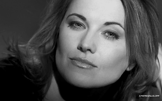 [Lucy Lawless1[2].jpg]