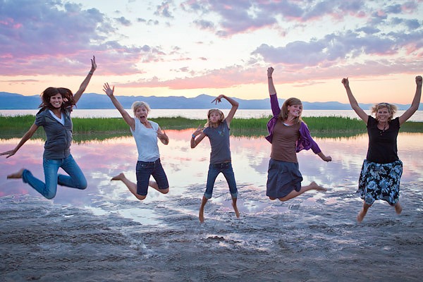 [jump on beach[3].jpg]