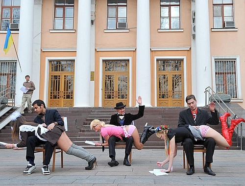 [UKRAINE_EDUCATION_PROTEST_FEMEN160029--500x380[5].jpg]