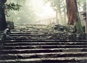 [Ise Shrine Steps[4].jpg]