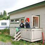 Die Campingplatz-Queens vor der Kueche