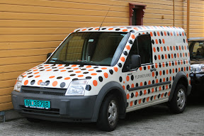 Lustig: geflecktes Auto in Flekkefjord
