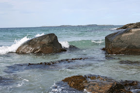 Guckt euch mal bitte dieses Wasser an: GLASKLAR. Mizzie ist noch schwimmen gegangen, am næchsten Morgen.
