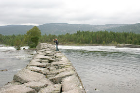 Am Fluss Otra, astrein fuer Rafting geeignet sagt das schlaue Buch.