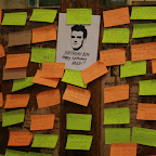 innen im Salford Lads Club gibt's einen Smiths Room. Hier die Geburtstagswünsche für den alten faltigen Mann.