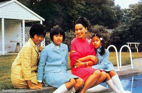 รูปภาพ รูปราชินี แม่ของแผ่นดิน รูปพระราชินี สมเด็จพระนางเจ้าสิริกิติ์ พระบรมราชินีนาถ