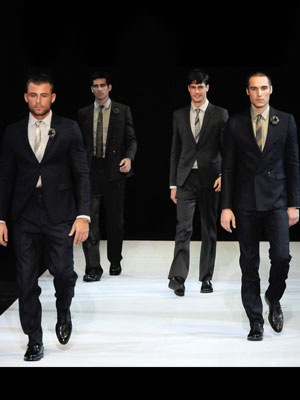 [armani2-emporio-fall09suits-0309-lg-30093144[2].jpg]