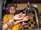 Ricardinho, tirando um litro de Dunkel