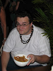 Mau Elemento comendo Onion Rings
