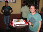 Pirika e João à espreita do bolo