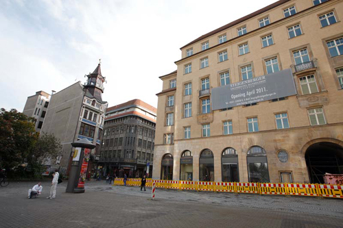Nur für betuchte Besucher wird das Hotel Steigenberger zu buchen sein. Der Countdown zur Eröffnung im kommenden April läuft. steigenberger