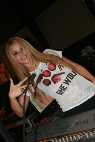 [Shakira Cute Twitter 2[6].jpg]