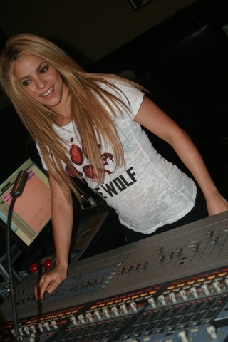 [Shakira Cute Twitter[5].jpg]
