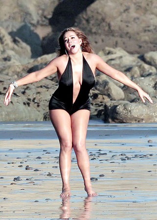 [Mariah Carey video[3].jpg]