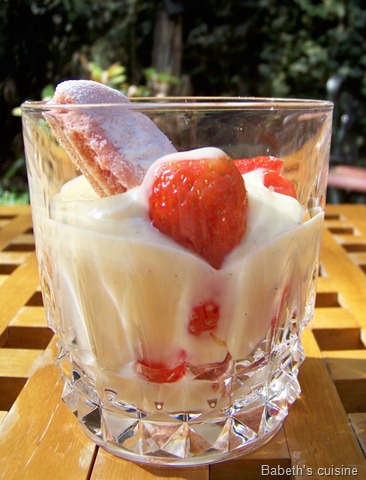 [trifle fraises biscuits de Reims[10].jpg]