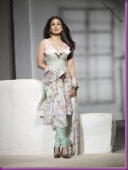 Kareena-Kapoor-on-Firdous-Fashion-12