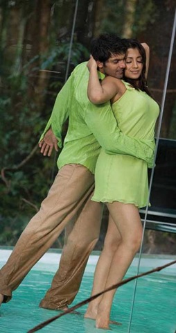 [Trisha showing sarvam (3)[2].jpg]