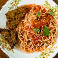 Spaghetti Pomodoro With Grilled Tempeh