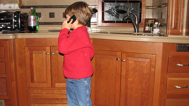 [EatinPhoneTalkin0067.jpg]