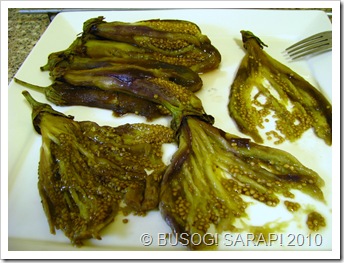 Fanned grilled talong© BUSOG! SARAP! 2010 Fanned grilled talong© BUSOG! SARAP! 2010