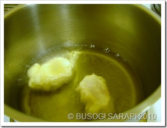 Deep frying Mussels© BUSOG! SARAP! 2010