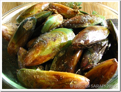 Uncleaned Mussels© BUSOG! SARAP! 2010