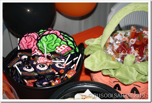 HALLOWEEN LOLLIES (CANDIES)b© BUSOG! SARAP! 2010