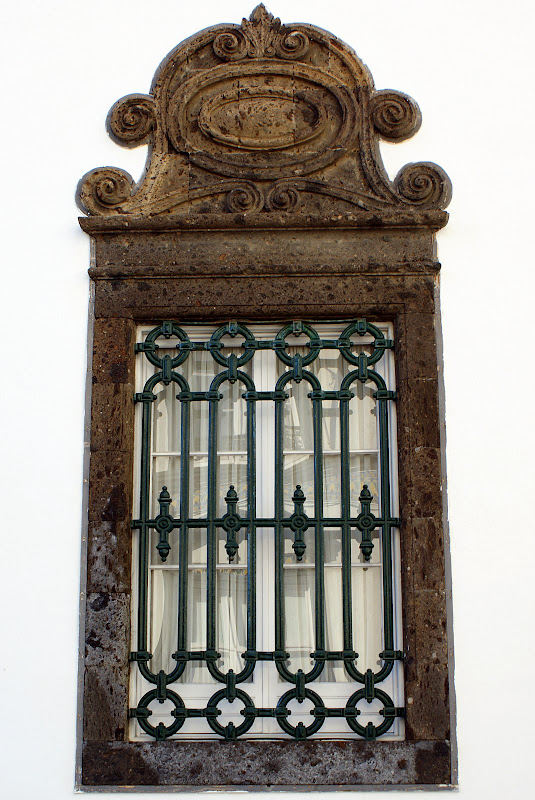 Por trás daquela janela, Fernando Pessoa