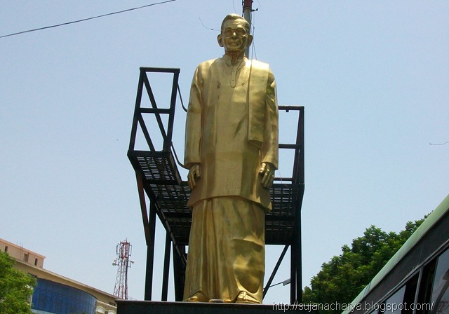 [statue[3].jpg]