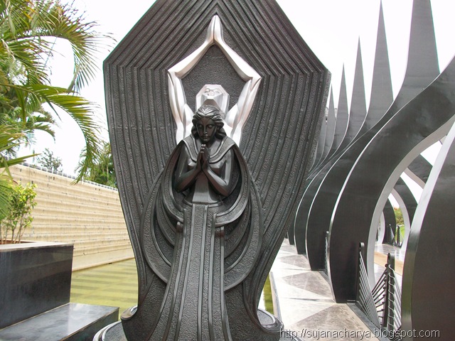 [Statue 1[3].jpg]