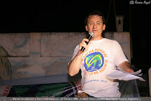 Gabriel Gomez Fiori como conductor del Festival Paz y No Violencia en Rosario Norte