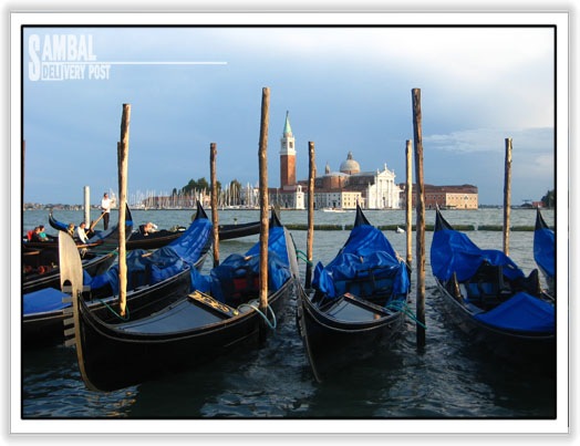 [Gondolas[3].jpg]