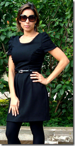 Vestido preto com manguinha franzida Moda de Novela estilo Fiorella Vestido preto com manguinha franzida Moda de Novela estilo Fiorella