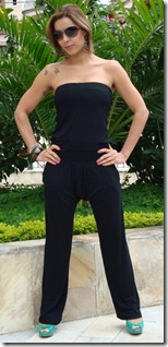 Macacão tomara-que-caia sarouel de malha Moda de Novela estilo Betina Macacão tomara-que-caia sarouel de malha Moda de Novela estilo Betina