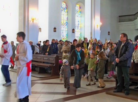 Niedziela Palmowa w kościele pod wezwaniem Matki Boskiej Częstochowskiej w Starachowicach