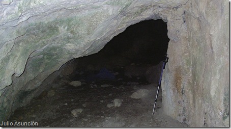 Paso a las salas interiores de la Cova de Dalt