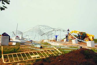 La estructura que se colocó sobre el dolmen excavado, destruida por el temporal.