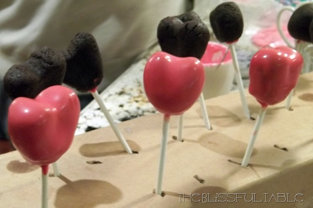 [Valentine Cake pops 006a[3].jpg]