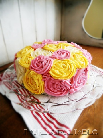 [buttercream roses cake 006a[8].jpg]