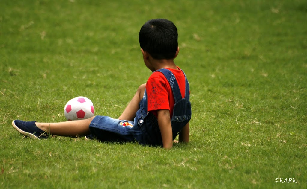 IMAGE: http://lh5.ggpht.com/_u_AgNyW8pm8/TIQHA5t1l7I/AAAAAAAAAYs/o4o49wsYLf0/s1024/kuttan11.jpg